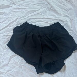 Black lululemon low rise 2.5 hotty hot